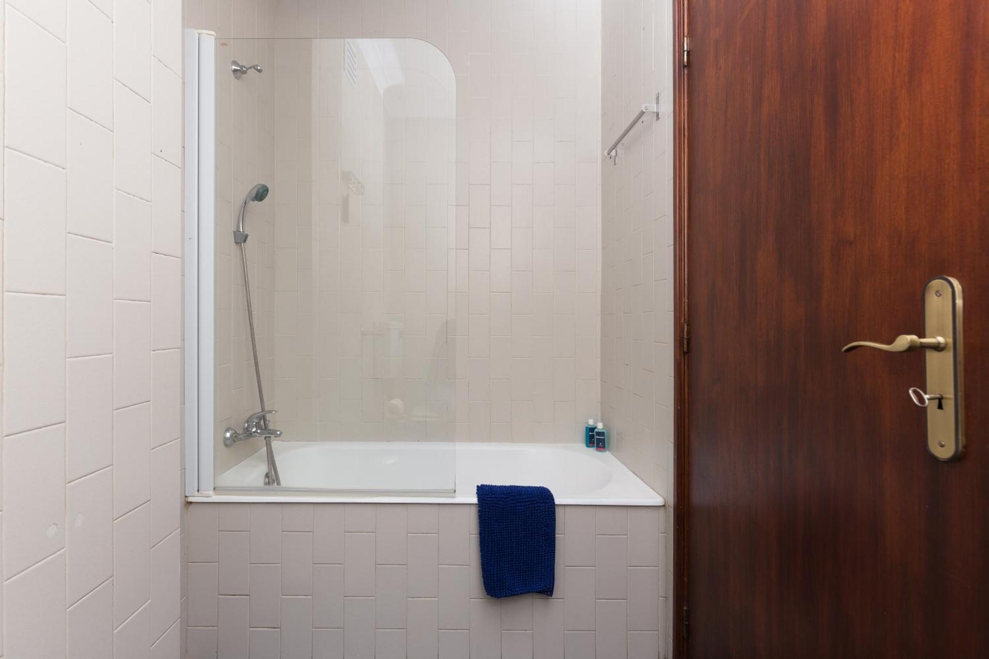 Apartamento Host Wise - Comfy Bright Flats With Netflix OOporto Habitación foto